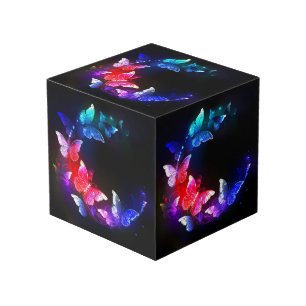 Cubo Las mariposas nocturnas brillantes de Neon en el f
