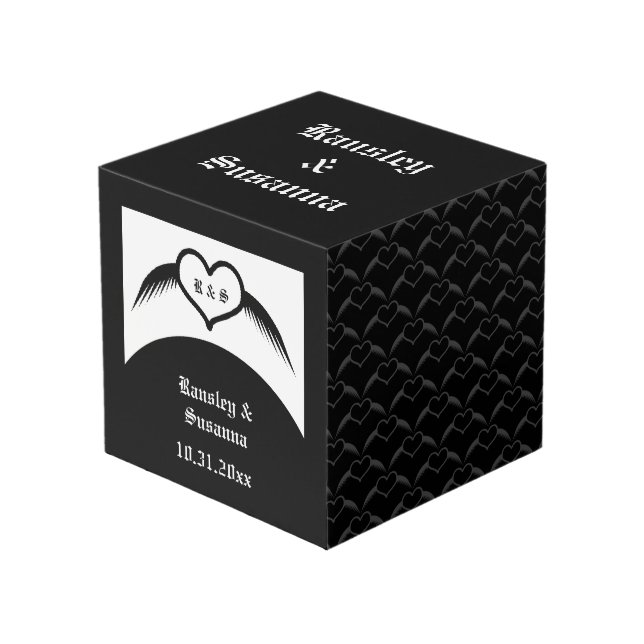 Cubo Monogramado Boda gótico Personalizado del corazón  (Angulo Anverso)