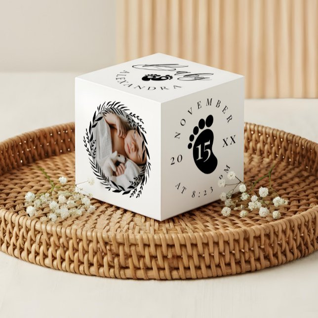Cubo Nombre del bebé y estado de nacimiento Huella y fl (Baby Name & Birth Stats Footprint & Photo Wreath Cube)