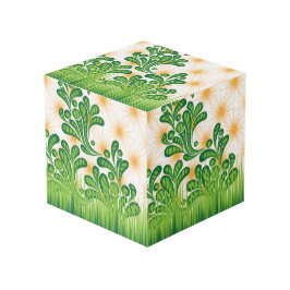 Cubo Patrón artístico verde y dorado que representa un 