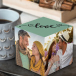 Cubo Personalizado 4 Foto Mint Sage Love with Heart<br><div class="desc">Crea tu propio cubo de fotos único. La plantilla de fotos está preparada para que añada sus propias imágenes. La plantilla rellenará automáticamente 4 de las caras del cubo. El texto con letras a mano en la parte superior simplemente dice "amor" en bella caligrafía con corazones de amor en cada...</div>