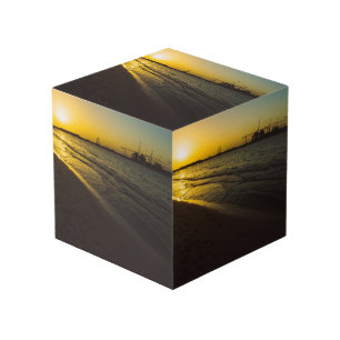 Cubo Puesta de sol en la playa de Dubai