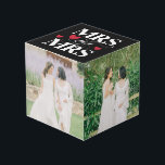 Cubo Red Hearts Mrs. y Mrs. Boda Photos<br><div class="desc">Cubo romántico de fotos con espacio para cuatro de tus fotos bodas,  con MRS y MRS escrito con letras blancas y adornado con corazones rojos sobre un fondo negro.</div>