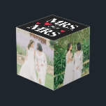 Cubo Red Hearts Mrs. y Mrs. Boda Photos<br><div class="desc">Cubo romántico de fotos con espacio para cuatro de tus fotos bodas,  con MRS y MRS escrito con letras blancas y adornado con corazones rojos sobre un fondo negro.</div>