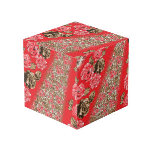 Cubo Tejidos rojos vibrantes con intrincados florales y