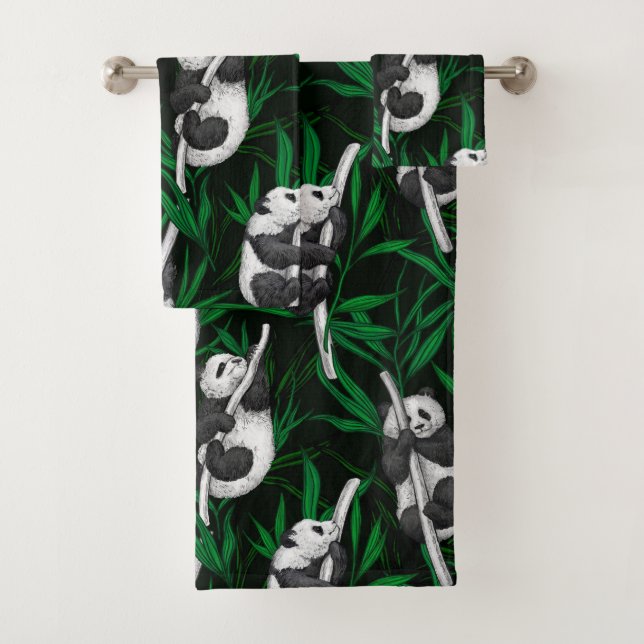 Cubos de panda sobre verde oscuro (In situ)