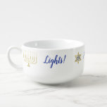 Cuenco De Sopa Mug porcelana personaliza "Menorah elegante"<br><div class="desc">Personaliza tu "Menorah Elegante" cambiando el texto. Elija su estilo de fuente, color, tamaño y redacción favoritos. Los menorahs y las estrellas pueden ser redimensionados y movidos. Se puede agregar el color de fondo. ¡Feliz Chanukah/Hanukkah! ¡Disfrútenlo! Gracias por detenerse y ir de compras. ¡¡¡Mucho aprecio!!! Estilo: Cuenco para sopa ¡Hacer...</div>