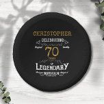 Cuencos De Papel 70.ª legendaria retro de oro negro<br><div class="desc">Para los que celebran su 70 cumpleaños, tenemos los bolos ideales para fiestas de cumpleaños con un toque vintage. El fondo negro con un diseño de tipografía blanca y dorada es sencillo y elegante con un toque retro. Personalizar fácilmente el texto de esta placa de cumpleaños utilizando la plantilla proporcionada....</div>