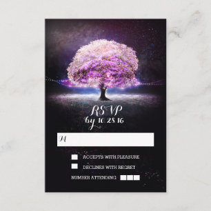 Cuerdas de cartas RSVP de boda en árbol de luces