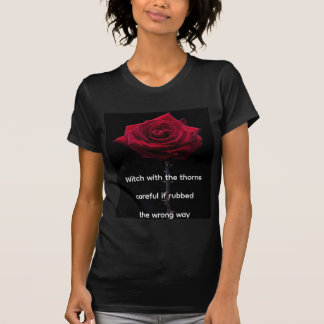Cuidado con la camiseta de bruja