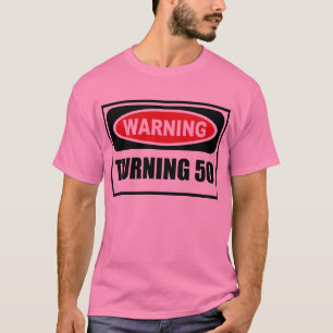 Cuidado DANDO VUELTA a la camiseta de 50 hombres