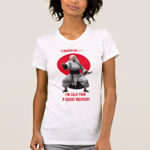Cuidadoso soy viejo por una camiseta de buena razó