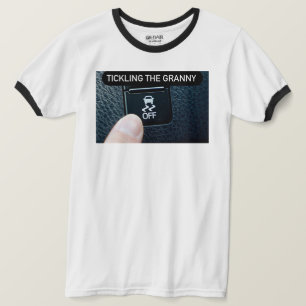 Cuidando a la abuela de la camiseta