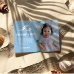 Cumpleaños del Surfing, Tarjeta de agradecimiento<br><div class="desc">Expresar su gratitud con nuestras tarjetas de agradecimiento por su "cumpleaños del surf, el grande". Con vibrantes diseños de tablas de surf y gráficos temáticos sobre la playa, estas tarjetas le permiten añadir una foto personalizada de su celebración. Perfecto para todas las edades, proporcionan una manera única y memorable de...</div>