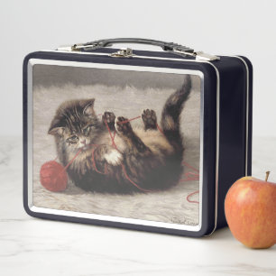 Cuna de gato, un gato jugando con una bola de hilo