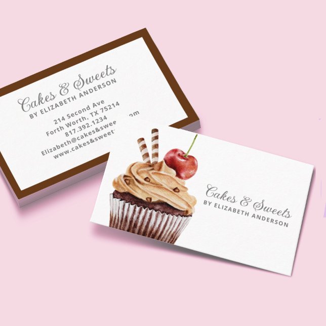 Cupcake Pastry Chef Bakery Tarjeta de negocios (A modern and elegant cupcake bakery business card featuring a chocolate cupcake with a cherry on top)