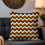 Cushiro de Cojín decorativo decorativo con estilo<br><div class="desc">Un toque retro en este moderno diseño de zigzag angular. Diseñado para usted por Evco Studio.</div>