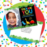 Cute Dinosaur Birthday Tarjeta de agradecimiento<br><div class="desc">Este divertido diseño de agradecimiento está en nuestro tema de cumpleaños de dinosaurios con pequeños dinosaurios y el texto "estompar el rugido del chompo" en colores brillantes y primarios sobre un fondo negro. Haga clic en el botón personalizar si desea mover/escalar las imágenes y modificar el texto y/o la foto....</div>