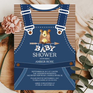 Cute Overalls Woodland Bear Invitación a Baby Show