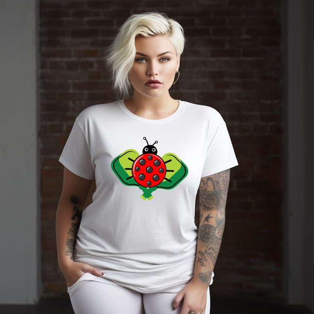 🐞 Cute pickleball ladybug Plus Tamaño Camiseta (Cute ladybird pickleball on two green pickleball paddles, ladies plus size t-shirt)