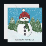 Cute Snowman | Feliz Navidad y Feliz Año Nuevo<br><div class="desc">Un muñeco de nieve alegre y super lindo con una abeja roja y una bufanda verde parados frente a un bosque de pinos mientras está nevando. Este ilustracion se inspiró en las muchas familias de hombres de nieve que hacen cuando visitan la cordillera Escudo de Los Ángeles durante los pocos...</div>