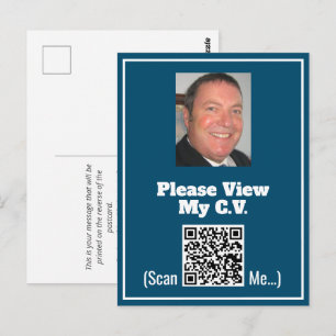 CV con foto y código QR en una postal