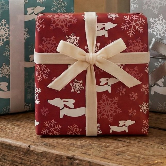 Dachshund Snowflakes Navidades de papel envuelto r (Red dachshund snowflakes and wiener dog wrapping paper)