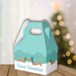 Dachshund Wiener Wonderland Navidades caja de rega<br><div class="desc">Prepárese para una sagrada *Wiener Wonderland* con esta adorable caja de regalo de Navidades con temática de dachshund! Con un desfile de salchichas festivas adornadas en su mejor momento de vacaciones, esta caja es casi demasiado linda para abrir. Perfecto para el amante de los perros más limpios en su vida,...</div>