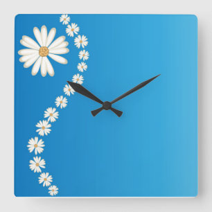 Daisies en el reloj de pared de la plaza azul