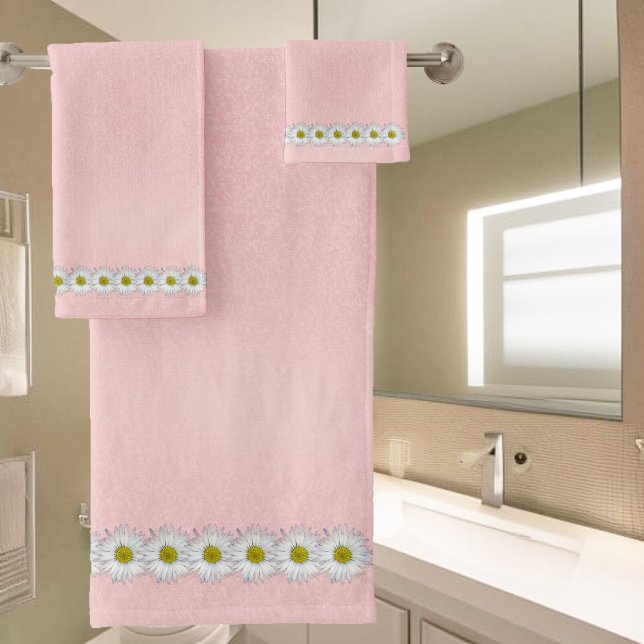 Daisies on pastel pink (Subido por el creador)