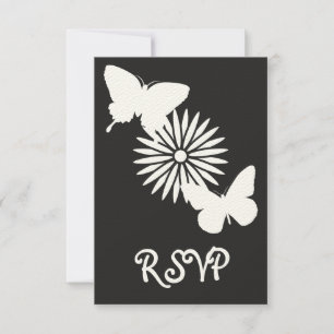 Daisies y mariposas en tarjeta RSVP negra