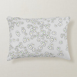 Daisitas blancas sobre un cojín decorativo rojo y 