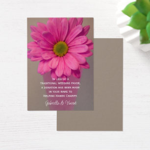 Daisy rosa en tarjeta de Boda de beneficencia Vase