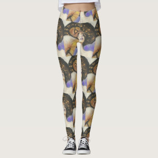 dama con leggings de tono marrón claro con hongo