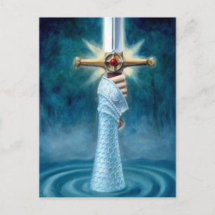 Dama de la postal del lago