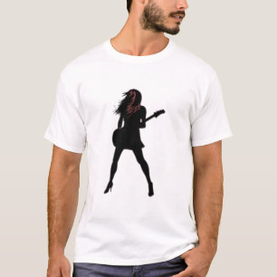 Dama de rock con camiseta de guitarra