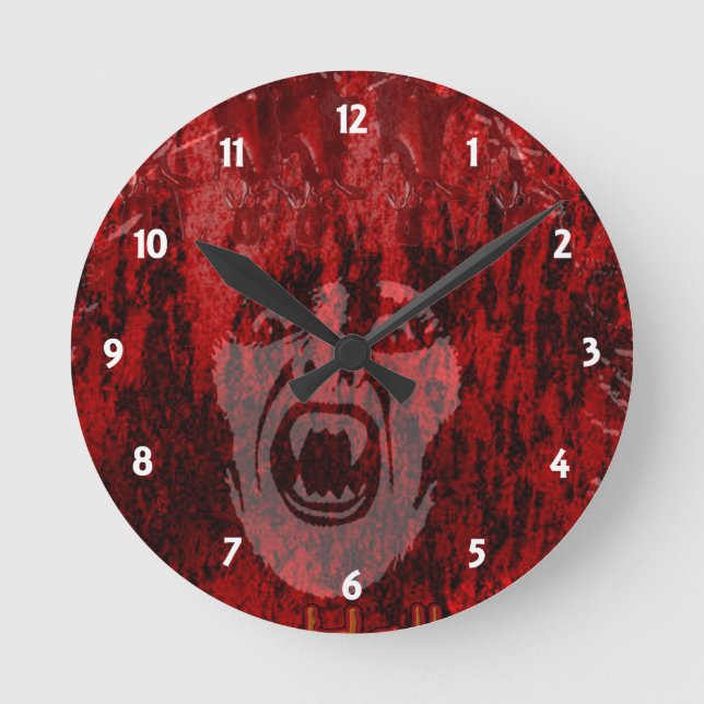 Dama de vampiro aterradora en el reloj de pared de (Anverso)