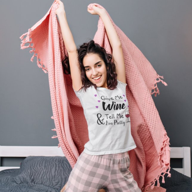 Dame vino y dime que soy una camiseta graciosa (Subido por el creador)