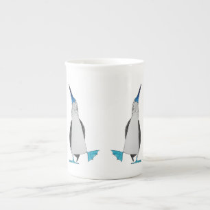 Danza de la taza con base azul de la porcelana de