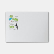 Danza en las notas de post-it de la lluvia