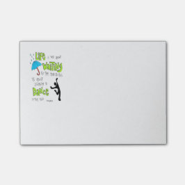 Danza en las notas de post-it de la lluvia