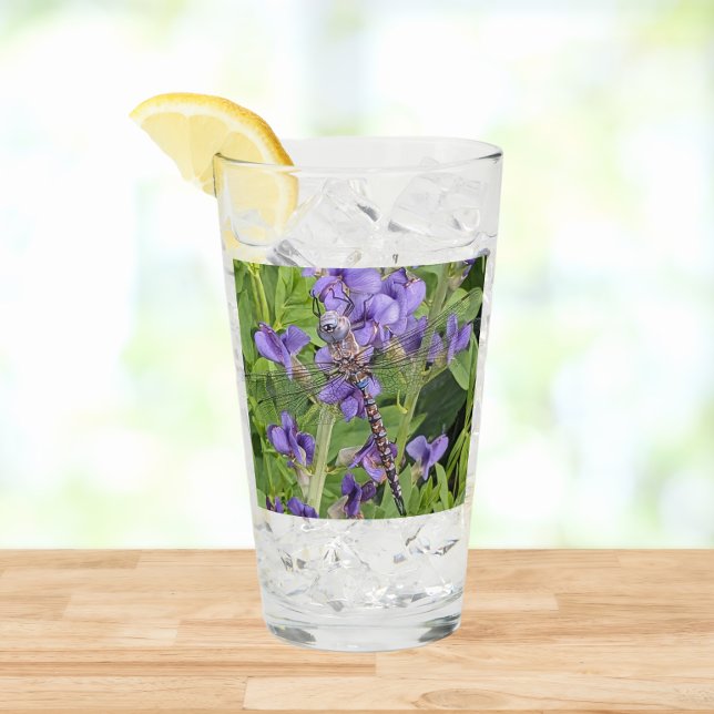 Darner Dragonfly de ojos azules sobre flores morad (In Situ Table)