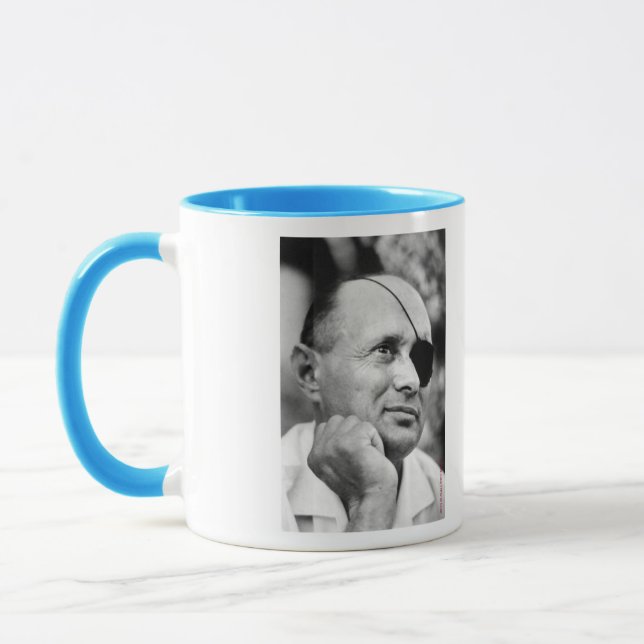 Dayan, taza israelí del líder de Moshe (Izquierda)