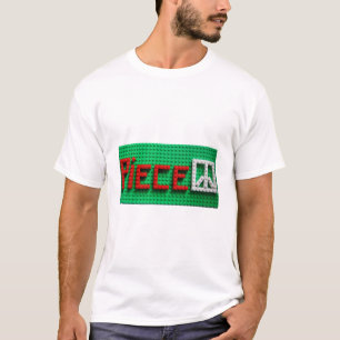 : Dé a pedazo una camiseta del blanco de la