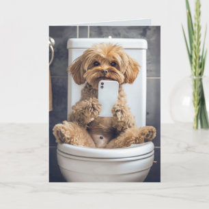 De Agradecimiento Cute perro comprobando el teléfono en la tarjeta d