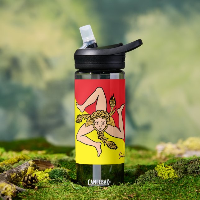 De Agua Botella siciliana, Triskelion, bandera patriótica  (Exterior)
