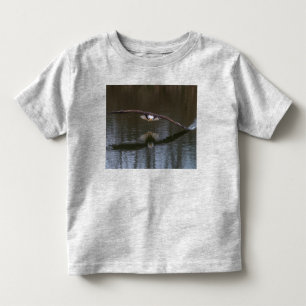 De Bebé Águila calva en la camiseta del niño pequeño que v