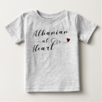 Albanés en la camiseta del corazón, Albania
