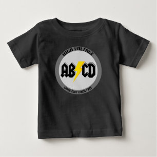 De Bebé Alta tensión AB/CD, Rock negro y camiseta rodante.