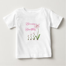 Camiseta floral en crecimiento